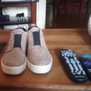 Leapord print sneakers